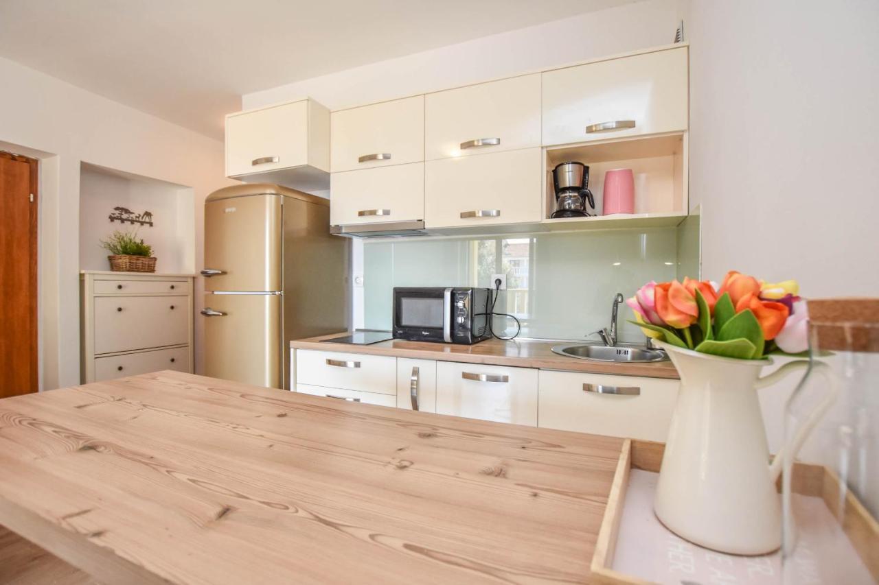 Apartmani Mara Pakoštane Exteriér fotografie